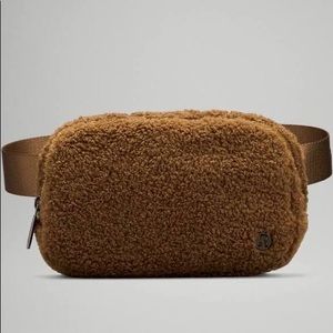 Lululemon Everywhere Belt Bag Fleece
